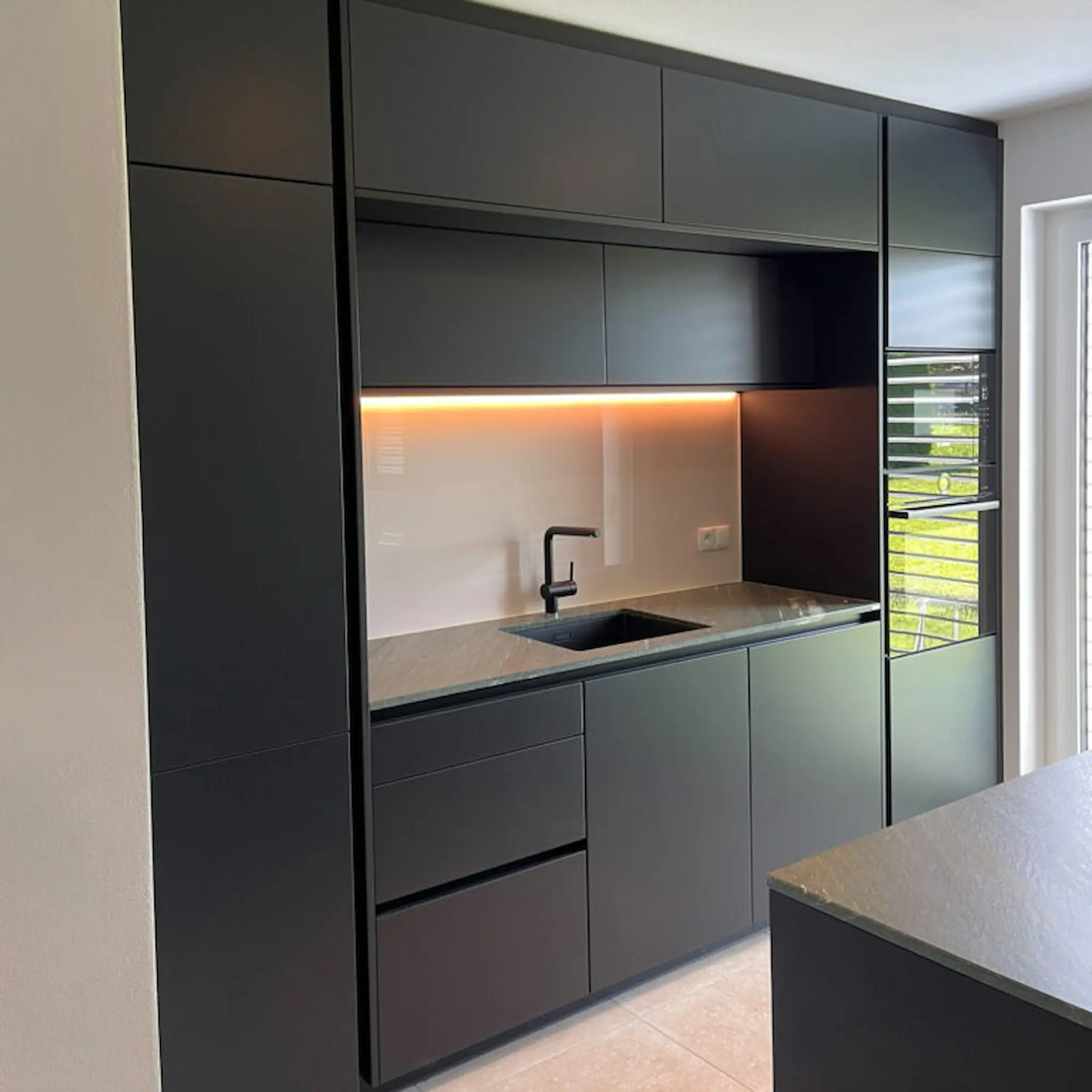 designkueche-mit-kochinsel-bregenz.3