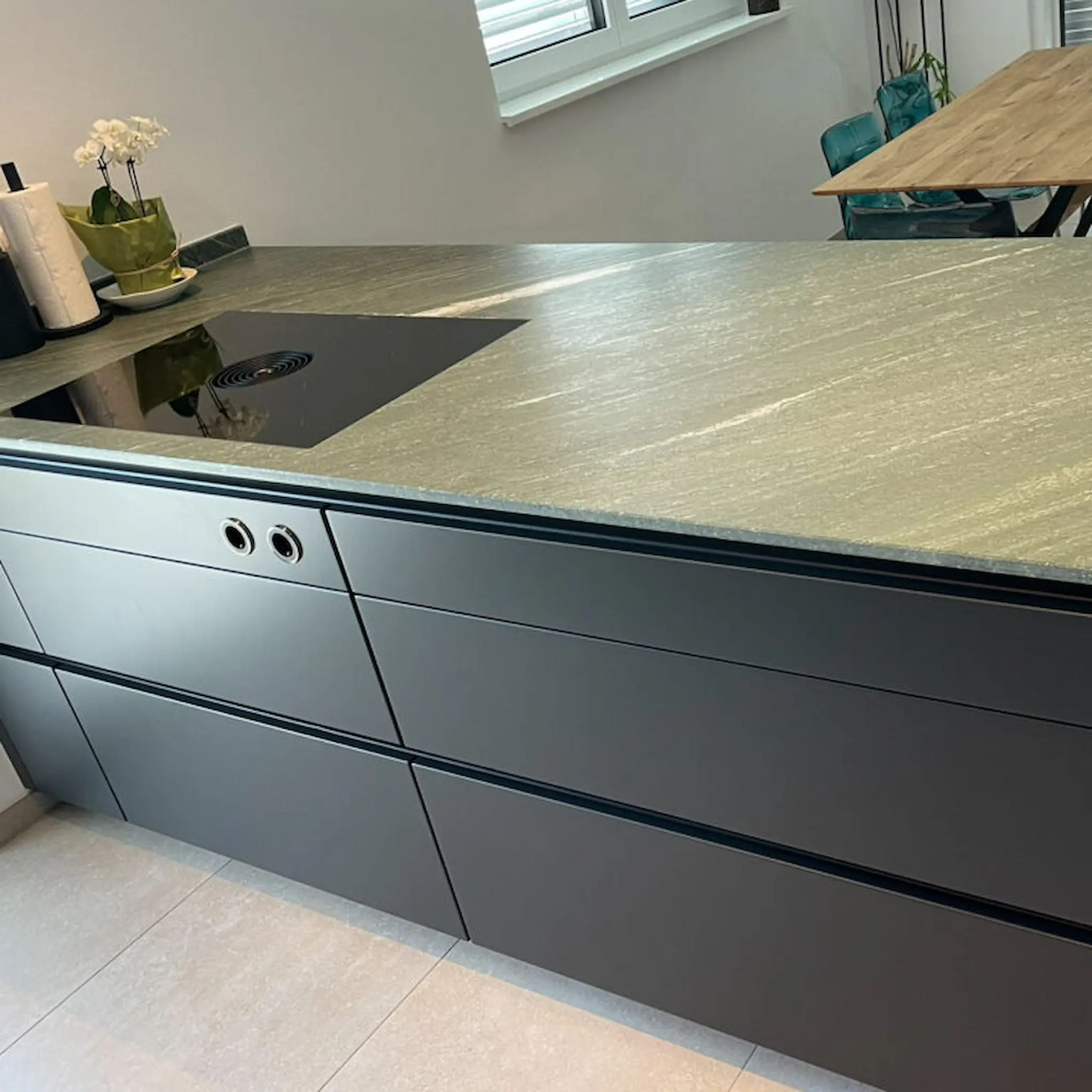 designkueche-mit-kochinsel-bregenz.4