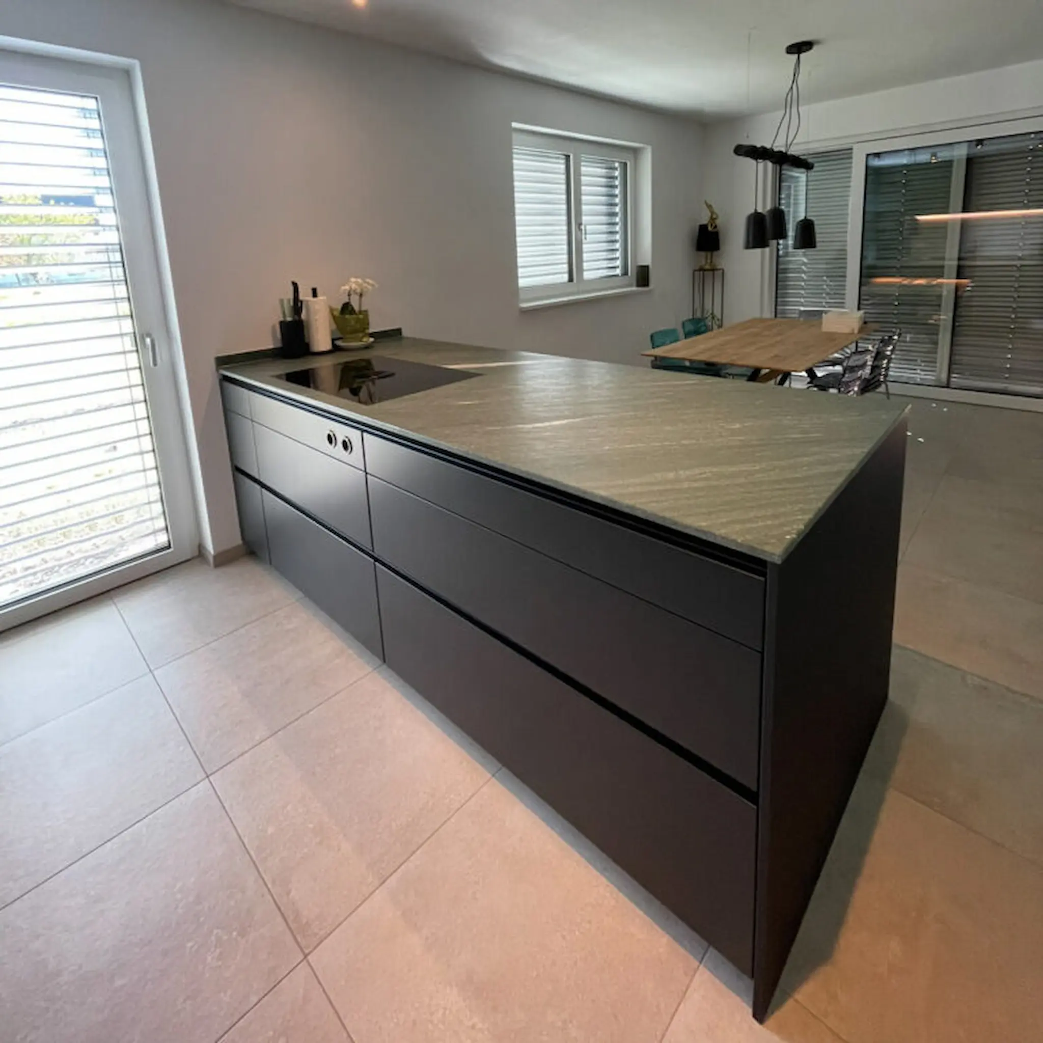 designkueche-mit-kochinsel-bregenz.5