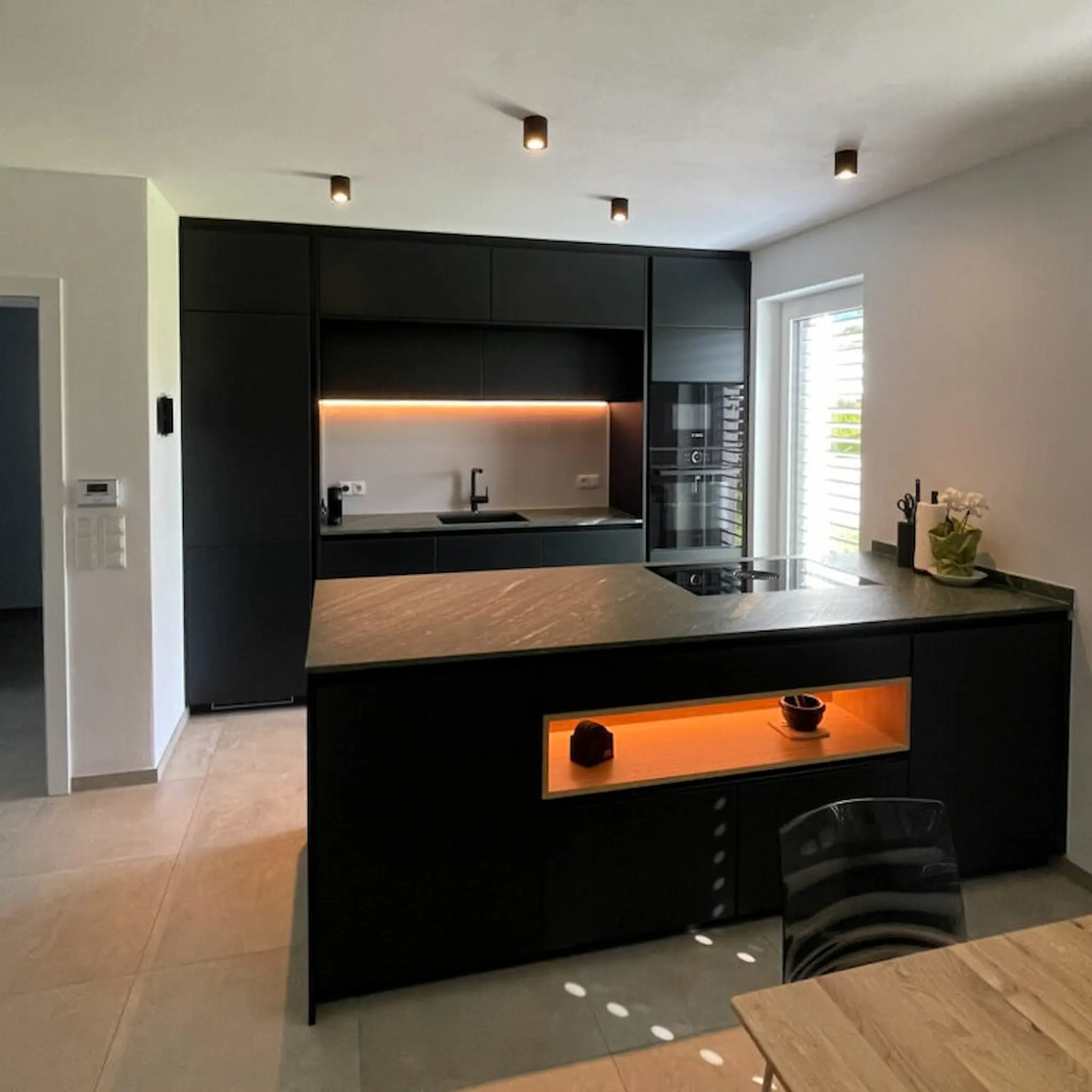 designkueche-mit-kochinsel-bregenz.7