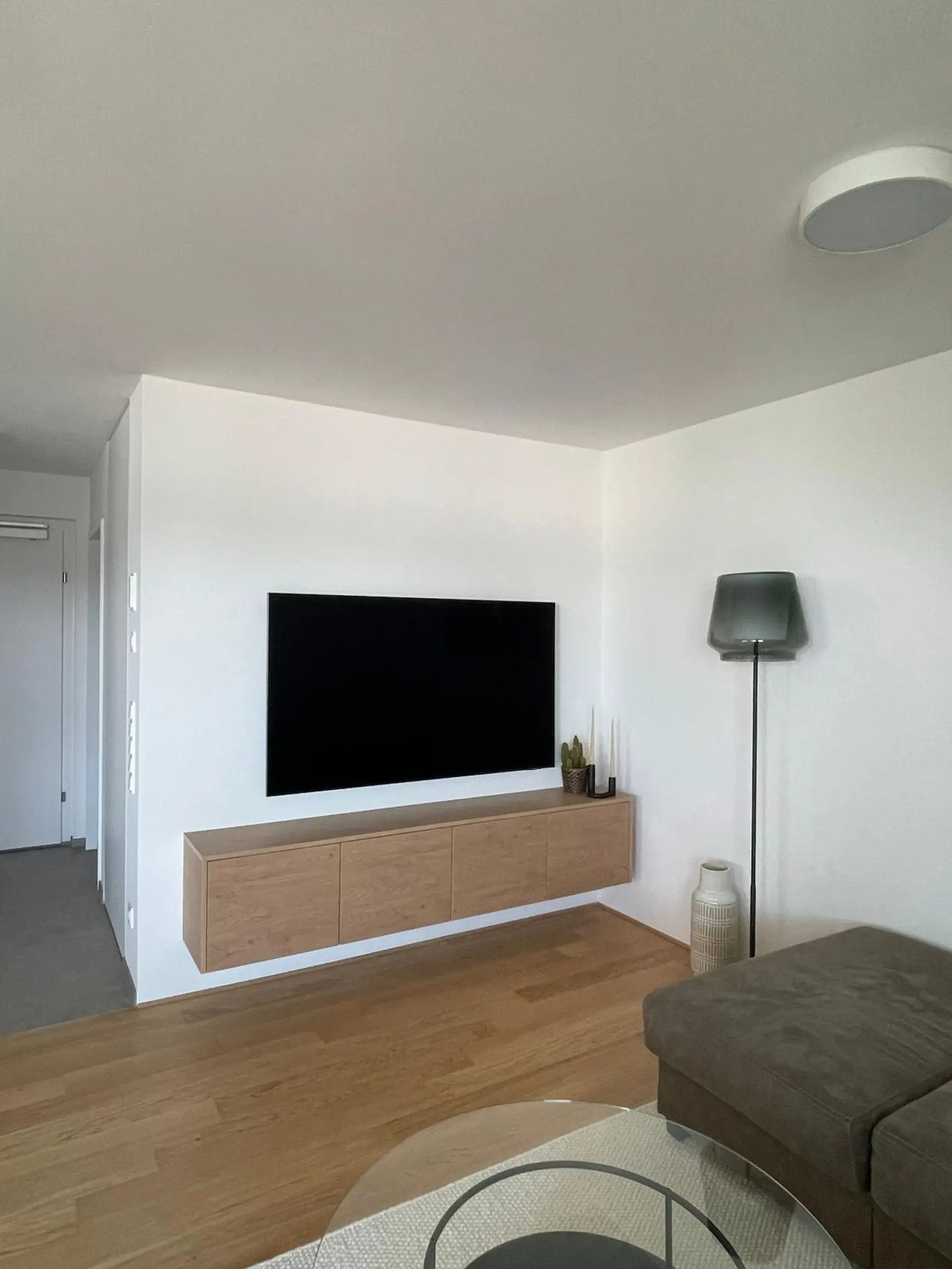 wohnzimmer-offene-wohnkueche-lochau